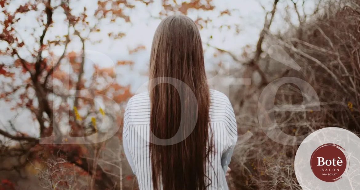 Clicca per leggere tutto l'articolo: Perché i capelli cadono maggiormente in autunno?