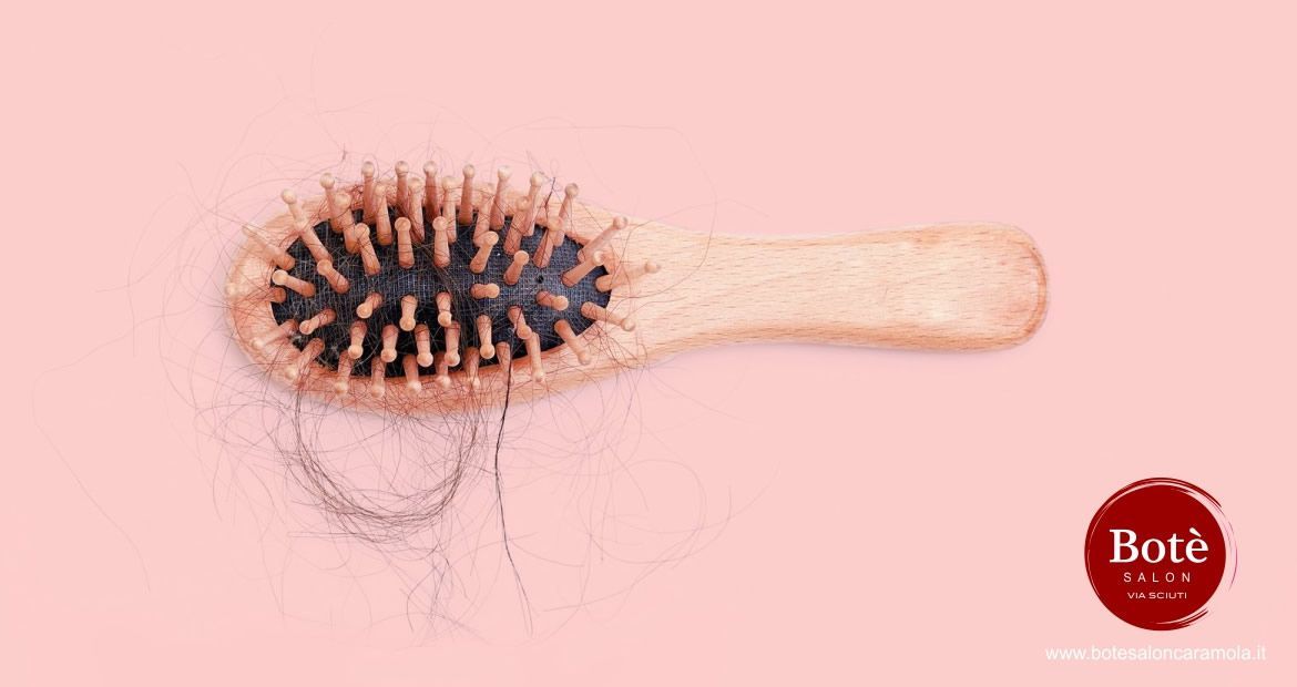 Clicca per leggere tutto l'articolo: Scopri subito quando la perdita di capelli è un processo normale o indice di un problema.